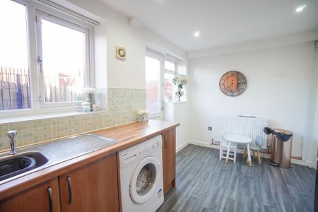 2 bedroom end of terrace house to rent - Photo 5