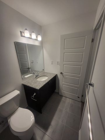 For Lease - 3285 Carding Mill Trail Unit# 305, Oakville, Ontario - Photo 4