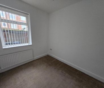 2 bedroom ground floor flat to rent - Photo 4