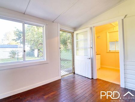 Refreshed 3 Bedroom Home in Convenient Location - Photo 5