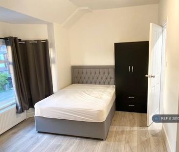 1 bedroom in a house share to rent - Photo 2