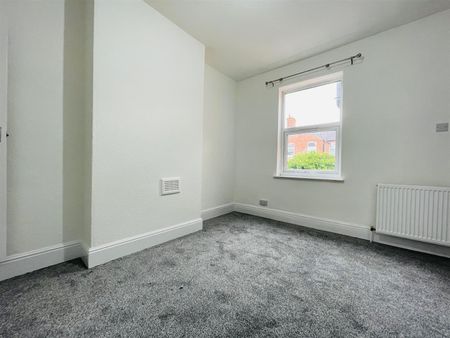 2 Bed House - Photo 4