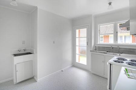 CENTRAL FLAT FERGUSSON DRIVE - GREAT LOCATION - Photo 5
