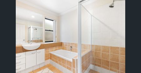 Spacious 3-Bedroom Home in Prime Noosa Location – Walk to River, Yacht Club & More! - Photo 5