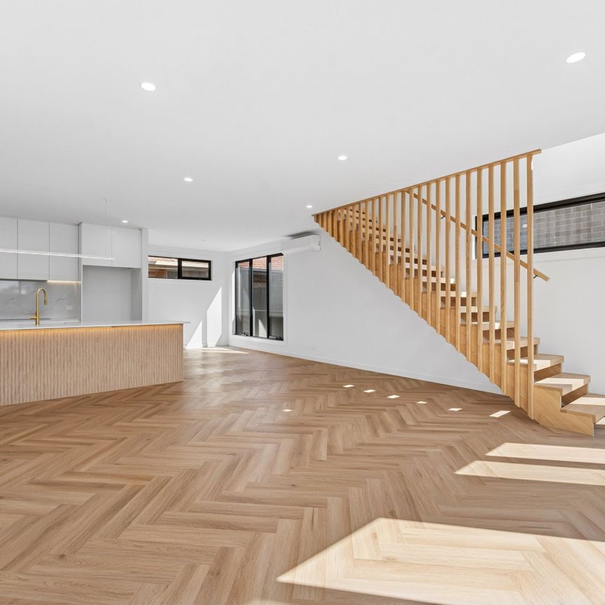 Refined Contemporary Living with Exceptional Finishes - Photo 1