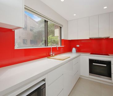 Well Maintained 3 Bedroom plus Study, Full Brick Villa in Handy Loc... - Photo 5