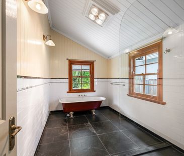 Renovated Queenslander with In-Ground Pool and Flexible Dual-Level ... - Photo 6