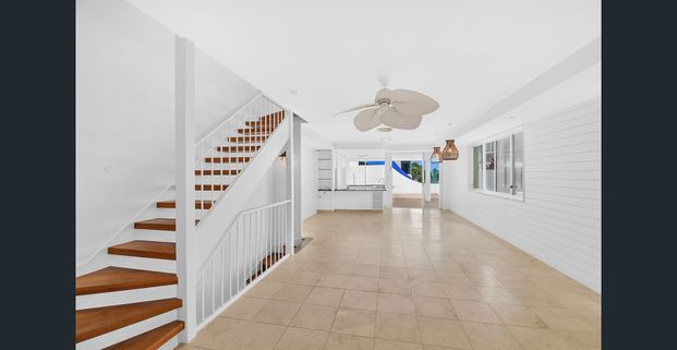 Beachside Villa with Ocean Views – Exclusive Eastern Albatross Avenue Position - Photo 1