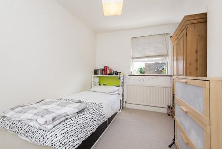 4 bedroom terraced house to rent - Photo 5