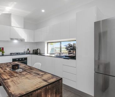 Modern & Convenient Two Bedroom Granny Flat - Photo 3