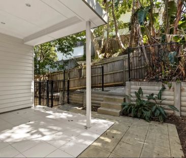 Private & Convenient 3-Bedroom Townhouse in Everton Park - Photo 2