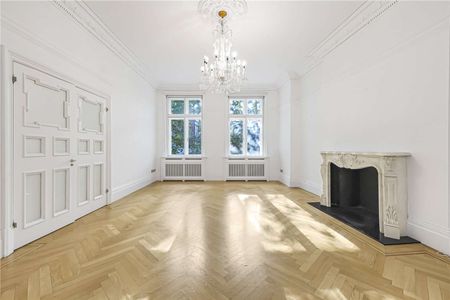 Elegant four bedroom apartment set next to Regents Park and walking distance to Marylebone - Photo 2