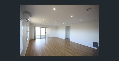 4 BEDROOM FAMILY HOME IN ALFREDTON - Photo 2