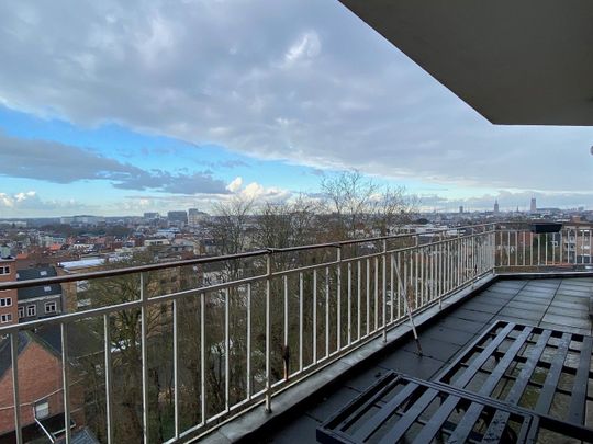 Riant appartement (176m²) met een prachtig zicht over het Citadelpark gelegen nabij het Sint-Pietersstation en de historische binnenstad . - Photo 1