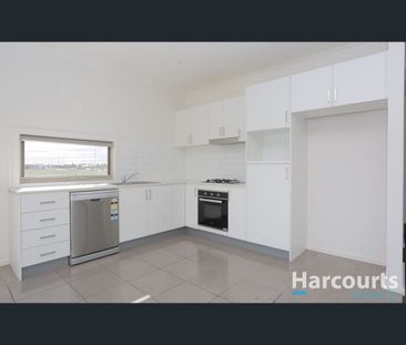 106/2 Rockgarden Drive, Truganina, Vic 3029 - Photo 3