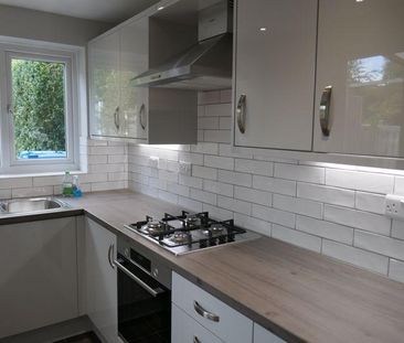 2 bedroom end of terrace house to rent - Photo 3