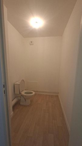 Location Appartement 3 pièces 71m² POITIERS 86000 - Photo 2