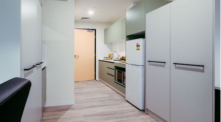 Two bedrooms and one bathroom that can be split into groups. 【2 weeks rent free】 - Photo 5