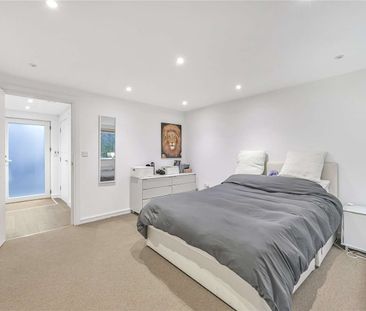 A lovely one bedroom flat in a unique development in Wimbledon. - Photo 6
