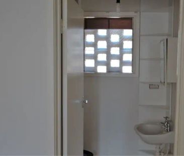 “Spacious 1bedder in a fabulous location!” - Photo 6