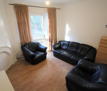 Drummond Avenue, Headingley, LS16 5JZ, Leeds - Photo 1