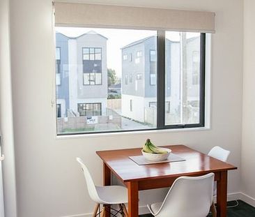 Modern Townhouse, 2 Bedroom + Study with Garage - Photo 6