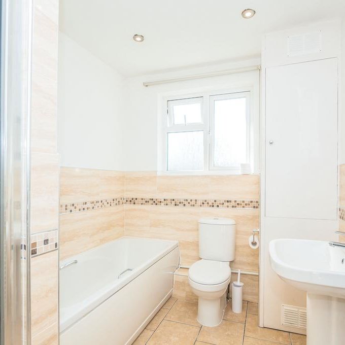 3 bedroom semi-detached house to rent - Photo 1