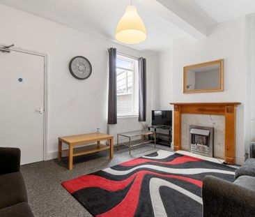 4 bedroom terraced house to rent - Photo 1