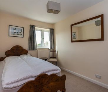 2 bedroom end of terrace house to rent - Photo 3