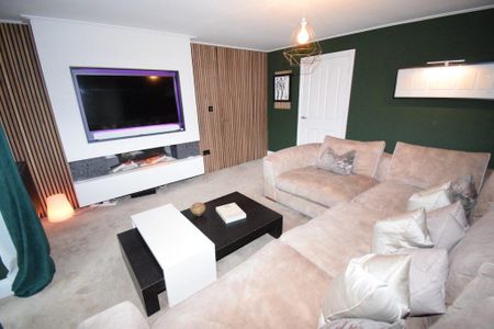 4 bedroom detached house to rent - Photo 2