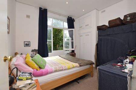 Flat to rent - Essex Grove, London, SE19 - Photo 5