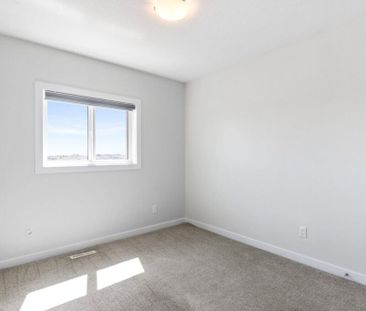 Edmonton Unfurnished townhouse Rental in Hamptons - Spacious UNFURN... - Photo 4