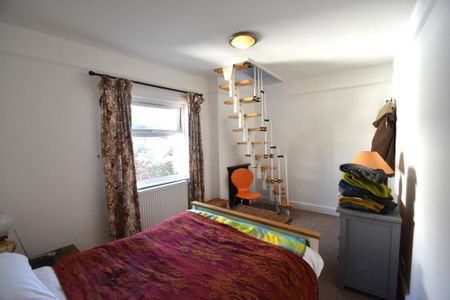 2 bedroom semi-detached house to rent - Photo 4