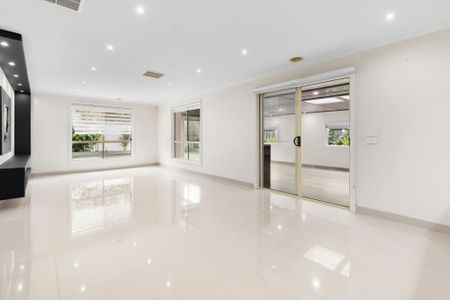 Family Home in prime location - Photo 2