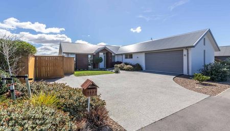 Spacious Family Home with Stunning Wetland Views - Photo 4