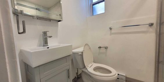 GRAND 3 1/2 - 3485 ELLENDALE - RECEMMENT RENOVE - Photo 3