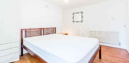 Split level spacious two double bedroom flat in a period house in Kentish Town. - Photo 4