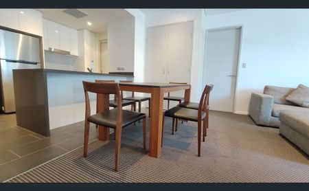 Two-Bedroom Furnished Apartment in Leafy Surroundings - Photo 2