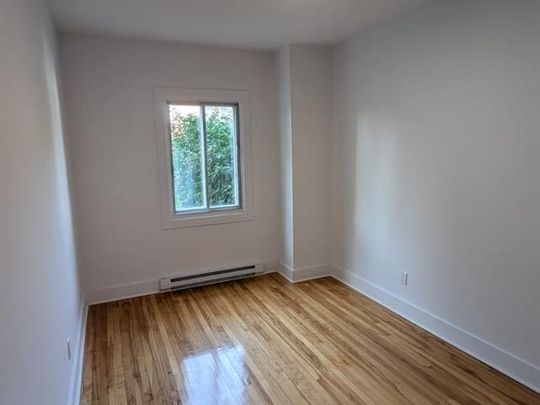 8673 Av. de l'Esplanade - Photo 1