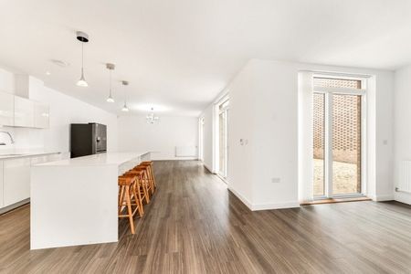 Hobson Road, Trumpington, Cambridge £4,500 pcm ⓘ The monthly or weekly payment required by the landlord. Read our glossary page , 4 bedrooms, mid terrace house, to let * Tenant info - Photo 5