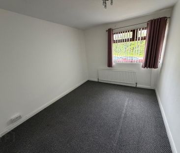 12 Tulleevin Drive, Rathfern, Newtownabbey, BT36 6BN - Photo 5
