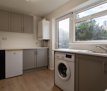 2 bedroom semi-detached house to rent - Photo 6