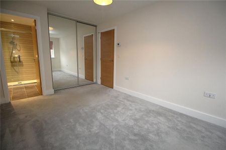 4 bedroom detached house to rent - Photo 3