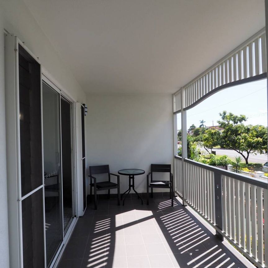 FULLY FURNISHED CLOSE TO THE CITY! - Photo 1