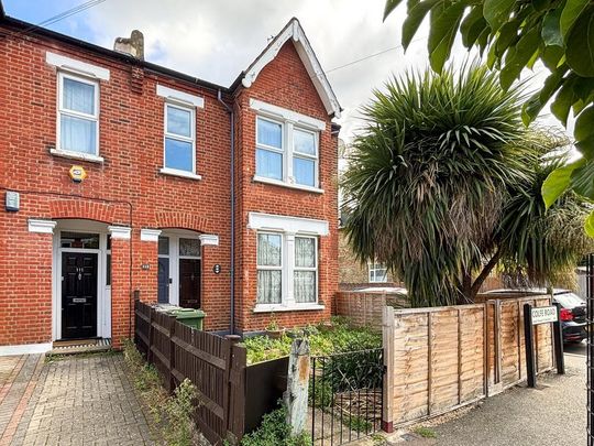 3 bedroom flat to rent - Photo 1