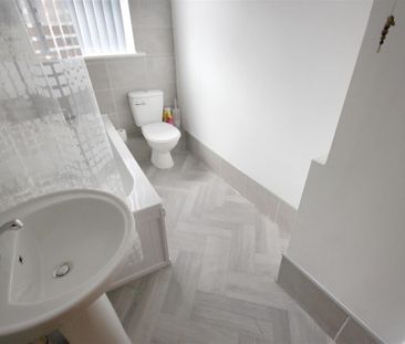 3 Bedroom House - Terraced To Let - Photo 2