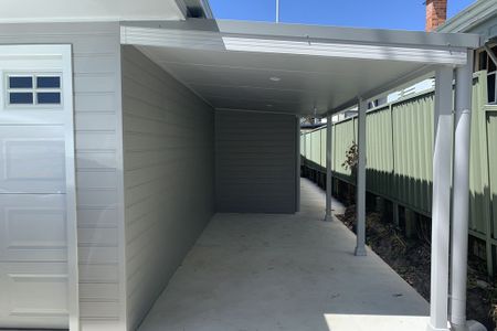 Near-new unit offering low-maintenance living - Photo 5