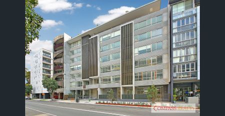 3-Bedroom Penthouse with Private Roof-top Terrace - Photo 3