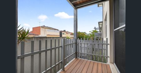 Spacious and Light Filled Two Bedroom Apartment - Photo 3