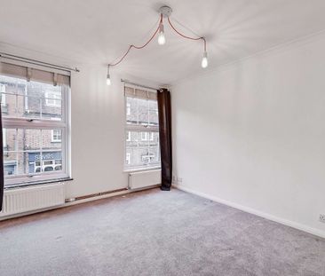 SHORT TERM - A first floor one bedroom flat to rent in heart of the... - Photo 4